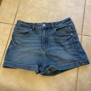 American Eagle Size 2 Mom Short